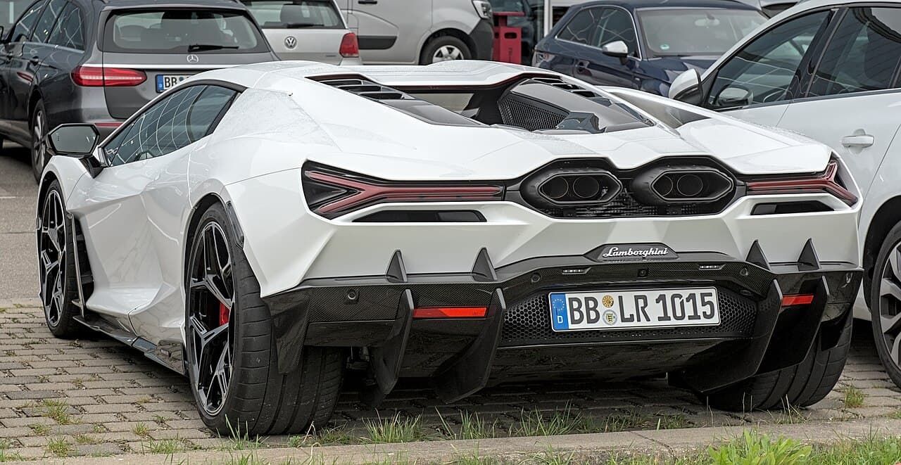 Lamborghini Revuelto