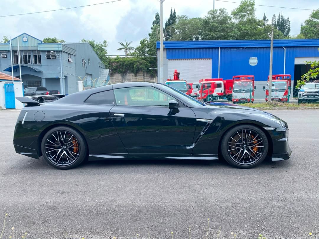 2023 NISSAN GTR35 BLACK photo 4
